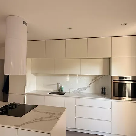 Modern Elegance With Garden And Private Parking * سبليت