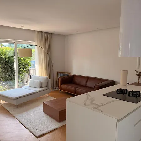 Modern Elegance With Garden And Private Parking شقة سبليت