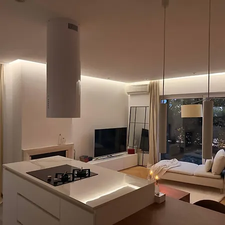 Modern Elegance With Garden And Private Parking Apartman *
