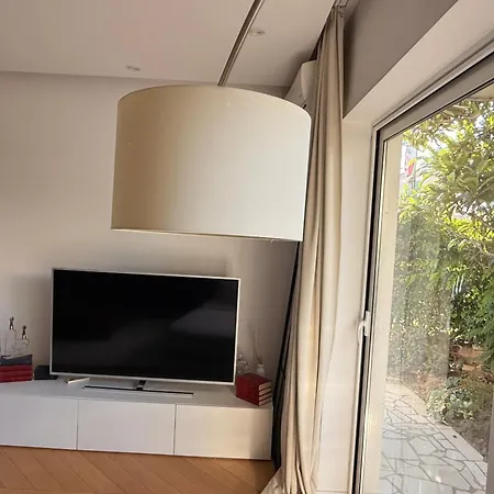 شقة Modern Elegance With Garden And Private Parking