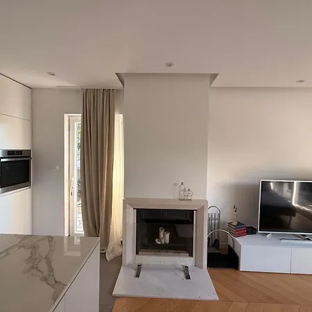 شقة Modern Elegance With Garden And Private Parking *