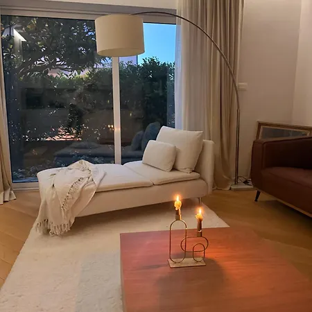 Modern Elegance With Garden And Private Parking شقة *