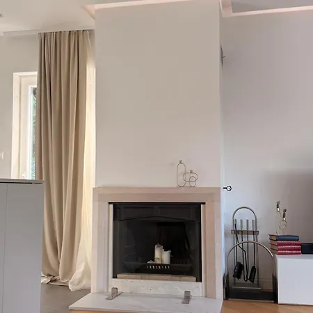Lejlighed Modern Elegance With Garden And Private Parking Split