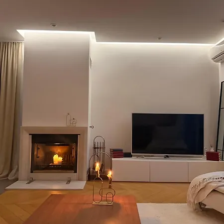 Modern Elegance With Garden And Private Parking * سبليت