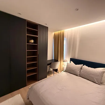 Lejlighed Modern Elegance With Garden And Private Parking *
