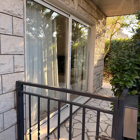 Modern Elegance With Garden And Private Parking سبليت